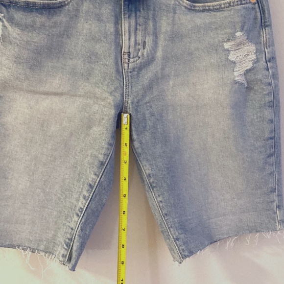 GAP Bermuda Shorts Light Blue Wash Distressed Size 4/27 - Picture 9 of 12